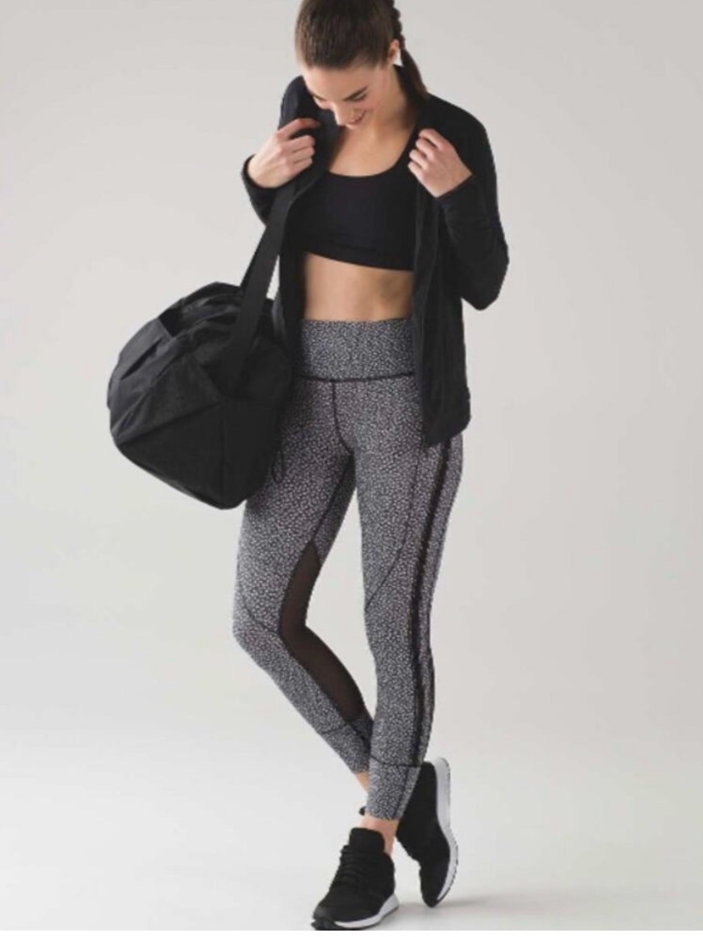 Lululemon hit it leggings in frozen fizz white & back size 4